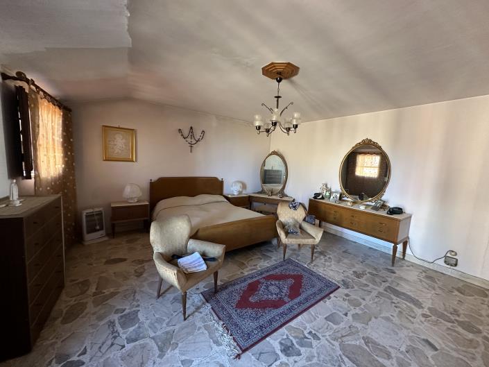 Image No.16-2 Bed Townhouse for sale