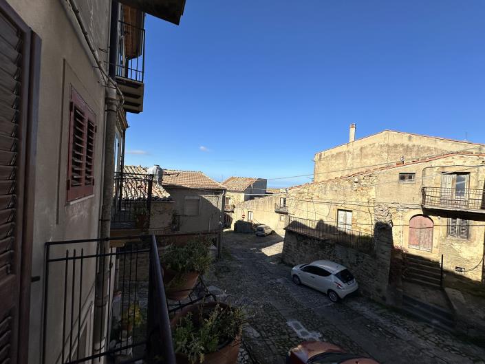 Image No.21-2 Bed Townhouse for sale