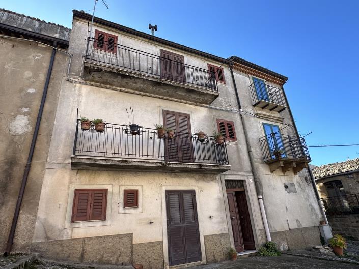 Image No.24-2 Bed Townhouse for sale