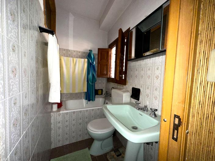 Image No.13-2 Bed Townhouse for sale