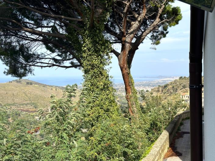 Image No.4-2 Bed Townhouse for sale