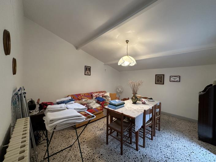 Image No.9-2 Bed Townhouse for sale