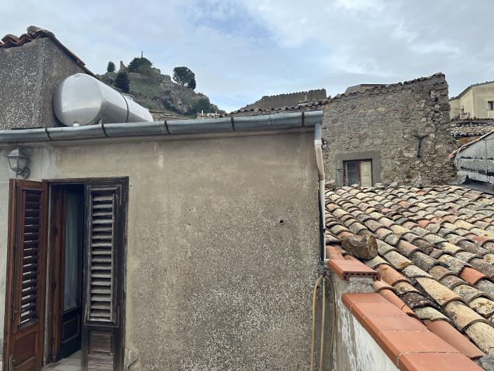 Image No.6-2 Bed Townhouse for sale