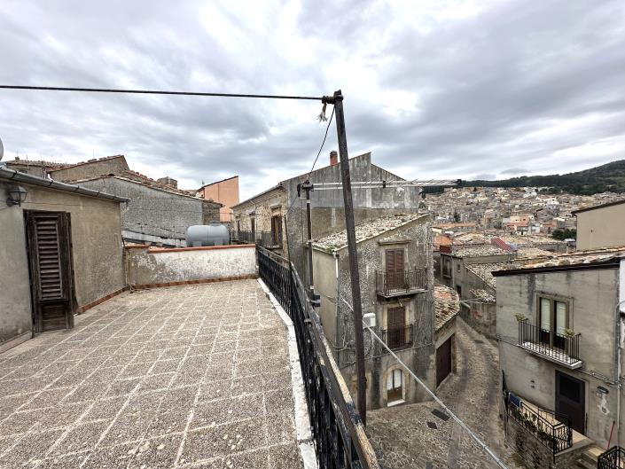 Image No.3-2 Bed Townhouse for sale