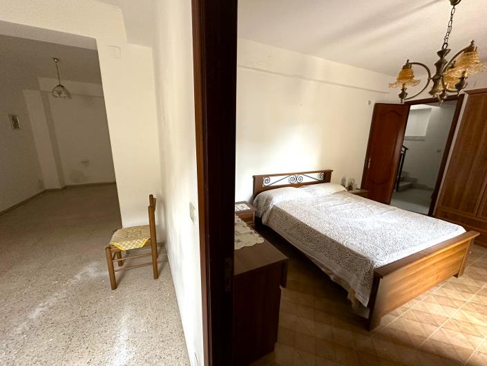 Image No.18-2 Bed Townhouse for sale