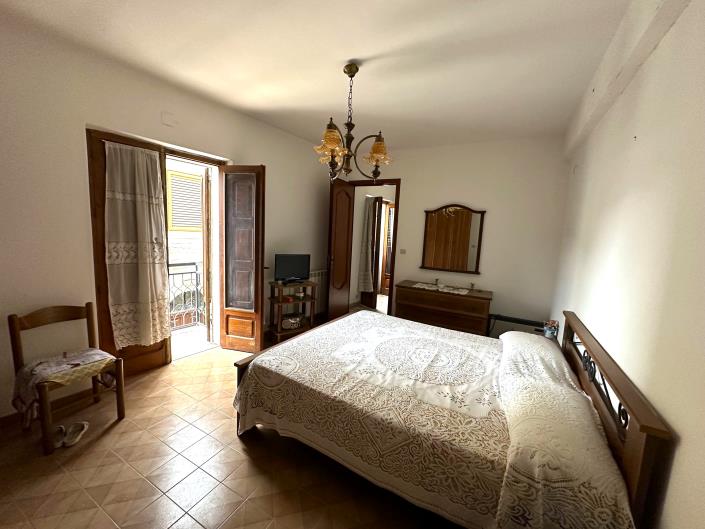 Image No.13-2 Bed Townhouse for sale