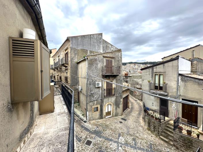 Image No.4-2 Bed Townhouse for sale