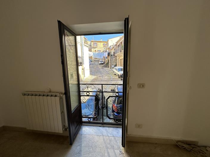 Image No.4-2 Bed Semi-Detached for sale