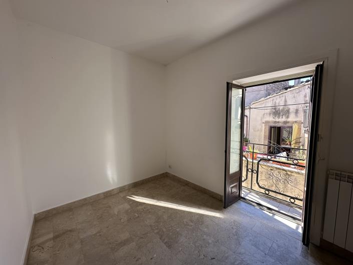 Image No.11-2 Bed Semi-Detached for sale