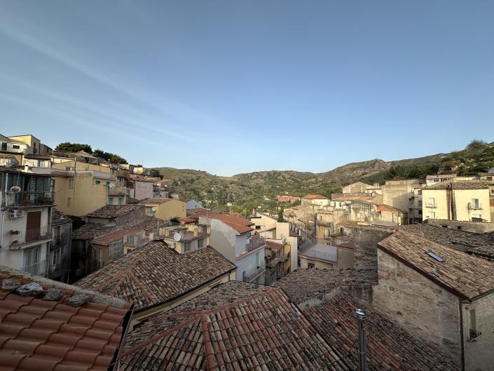 Image No.8-4 Bed Townhouse for sale