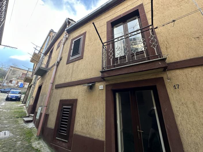 Image No.3-2 Bed Townhouse for sale