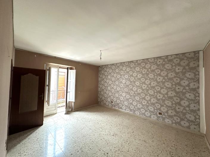 Image No.13-2 Bed Townhouse for sale