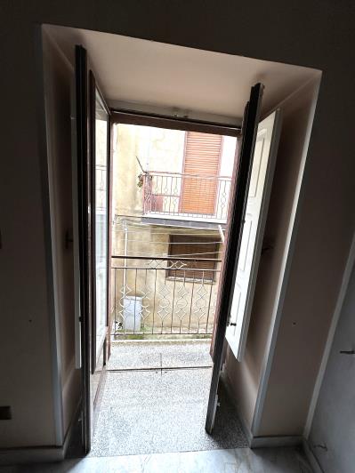 Image No.18-2 Bed Townhouse for sale