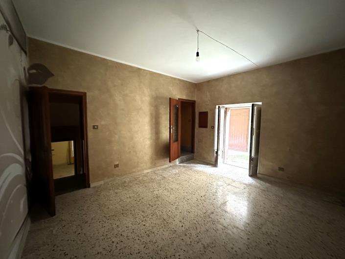 Image No.22-2 Bed Townhouse for sale