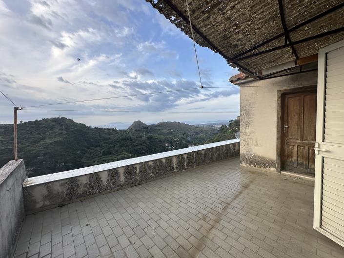 Image No.5-2 Bed Townhouse for sale