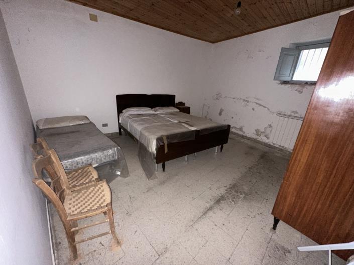 Image No.14-2 Bed Townhouse for sale