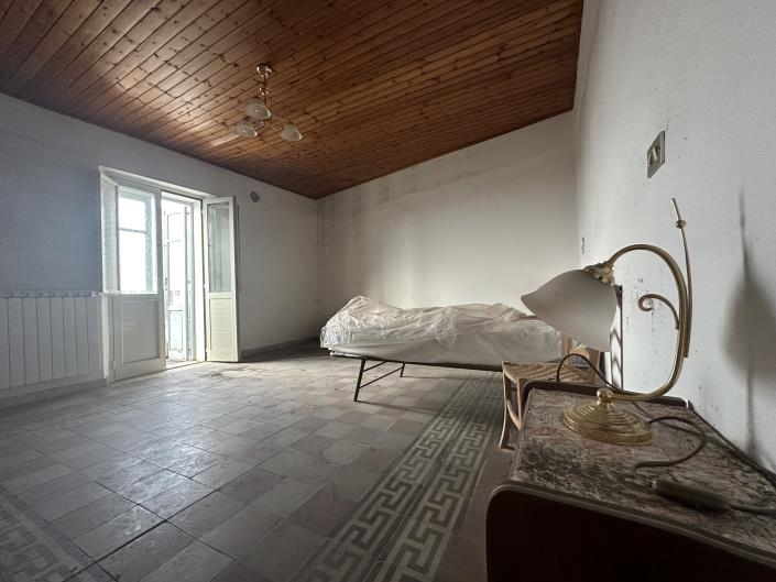 Image No.8-2 Bed Townhouse for sale