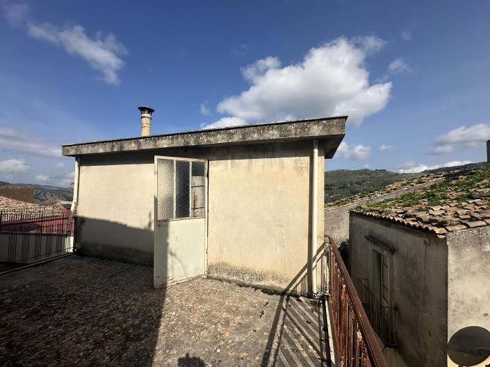 Image No.7-2 Bed Semi-Detached for sale