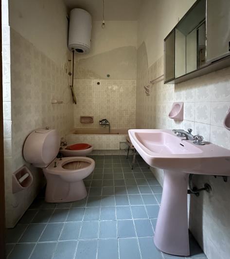 Image No.26-2 Bed Semi-Detached for sale