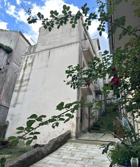 Image No.4-2 Bed Semi-Detached for sale