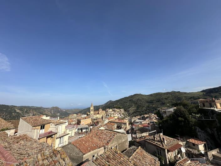 Image No.9-2 Bed Townhouse for sale