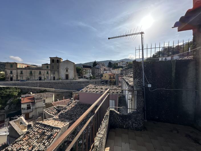 Image No.10-2 Bed Townhouse for sale