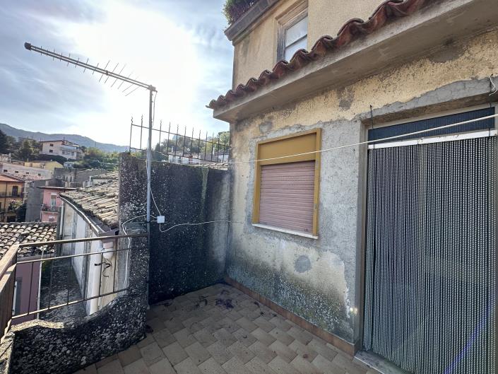 Image No.12-2 Bed Townhouse for sale