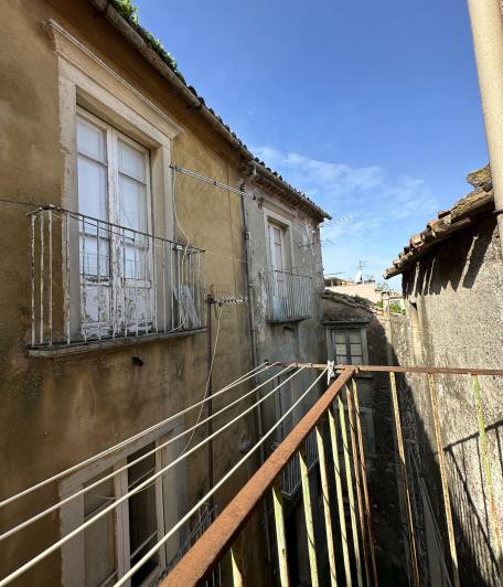 Image No.18-2 Bed Townhouse for sale