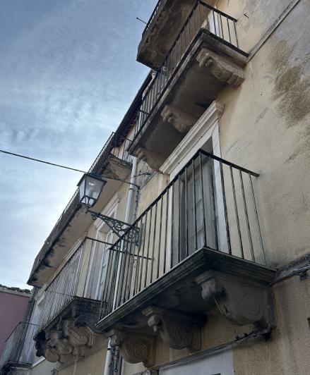 Image No.37-2 Bed Townhouse for sale