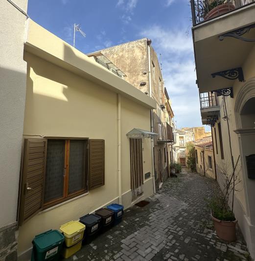 Image No.30-1 Bed Townhouse for sale