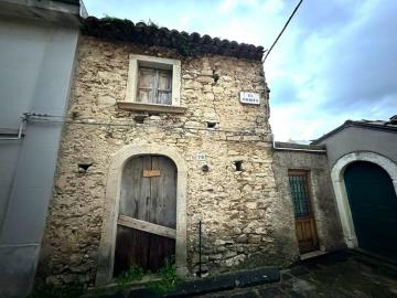 1 - Montalbano Elicona, Townhouse