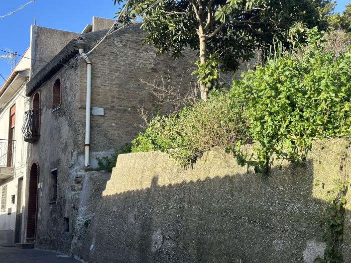 Image No.34-1 Bed Semi-Detached for sale