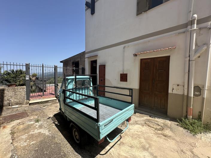 Image No.14-1 Bed Semi-Detached for sale