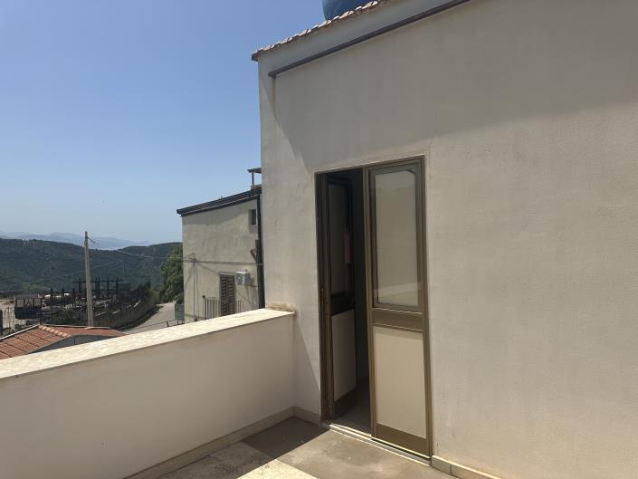 Image No.21-1 Bed Semi-Detached for sale