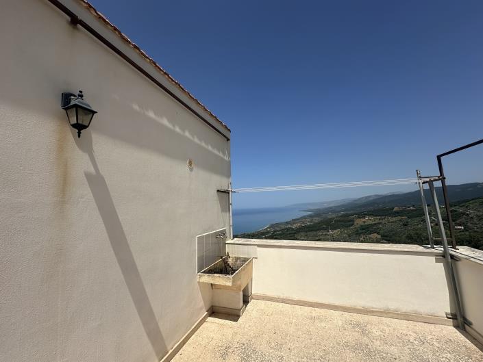 Image No.28-1 Bed Semi-Detached for sale