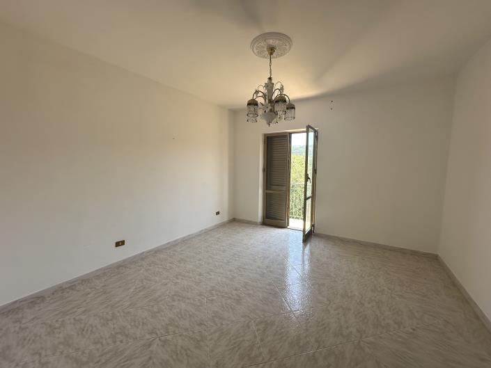 Image No.39-1 Bed Semi-Detached for sale