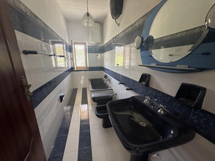 Image No.40-1 Bed Semi-Detached for sale