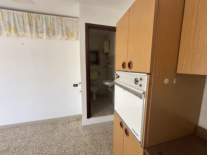 Image No.48-1 Bed Semi-Detached for sale