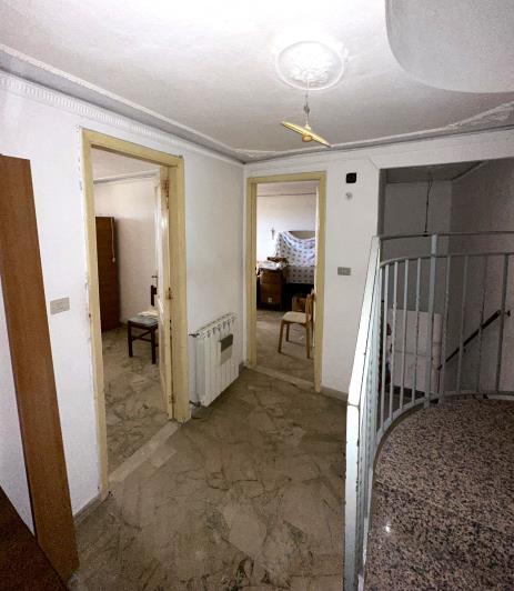 Image No.18-4 Bed Semi-Detached for sale