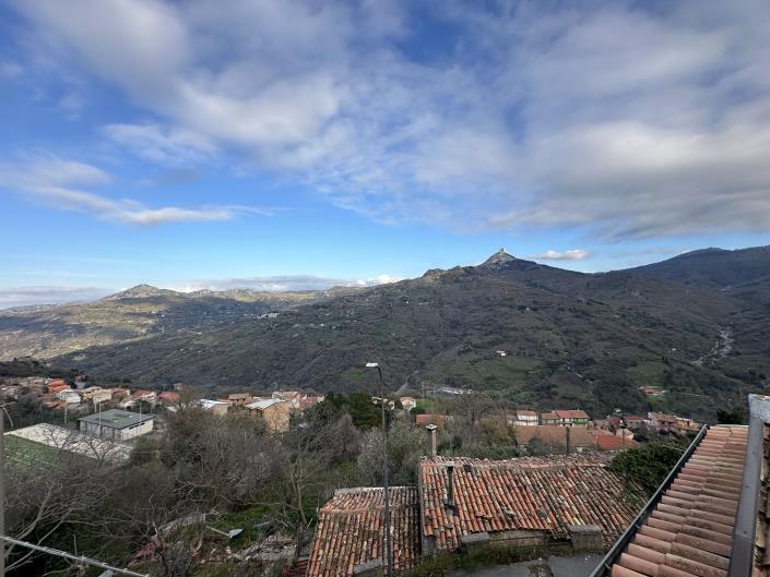 Image No.10-3 Bed House for sale