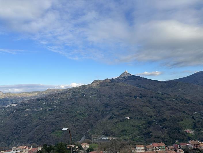 Image No.11-3 Bed House for sale