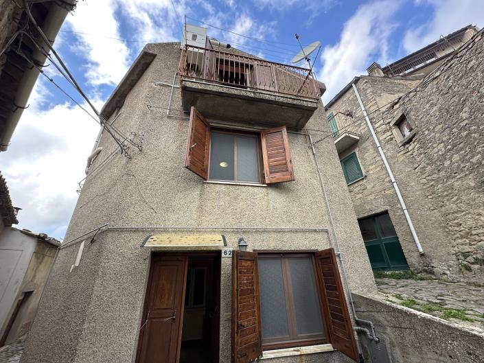 Image No.29-3 Bed Semi-Detached for sale