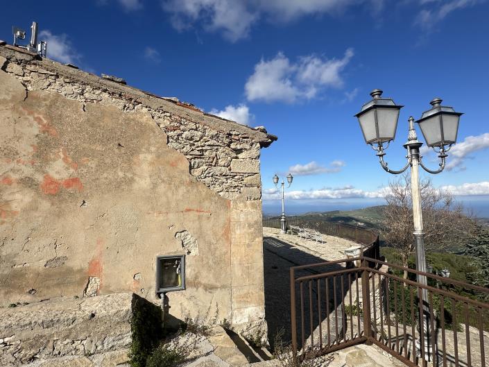 Image No.15-2 Bed Semi-Detached for sale