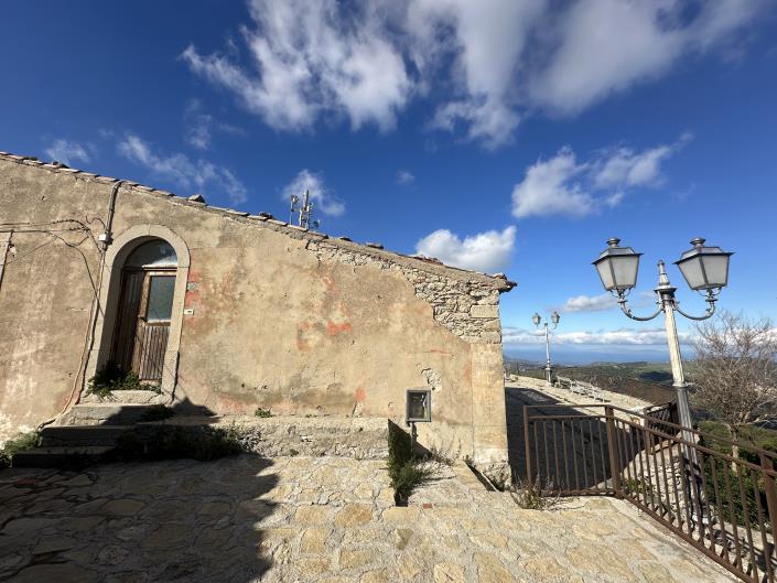 Image No.1-2 Bed Semi-Detached for sale