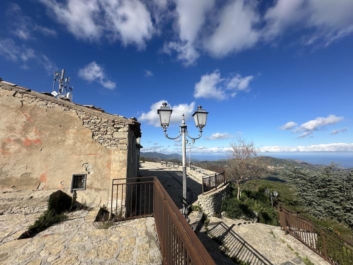 Image No.26-2 Bed Semi-Detached for sale