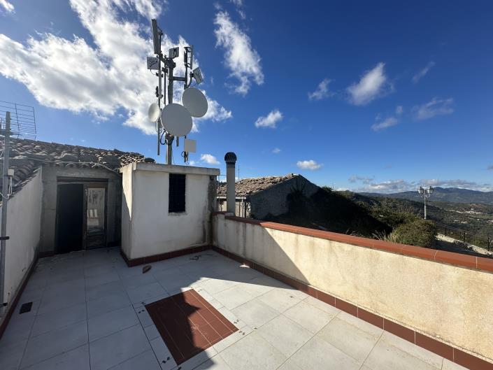 Image No.13-2 Bed Semi-Detached for sale