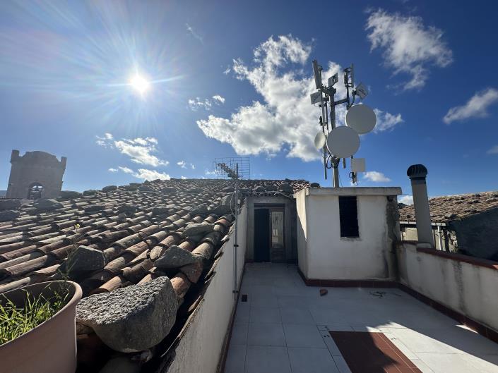 Image No.12-2 Bed Semi-Detached for sale