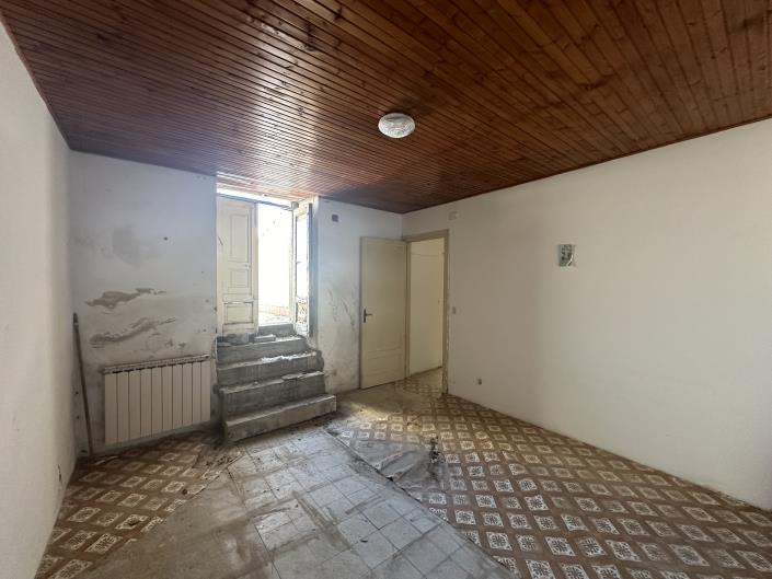 Image No.16-2 Bed Semi-Detached for sale