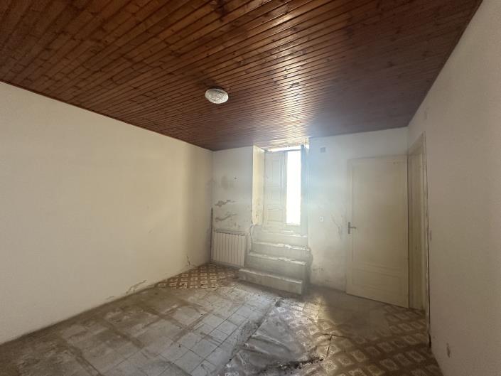 Image No.17-2 Bed Semi-Detached for sale