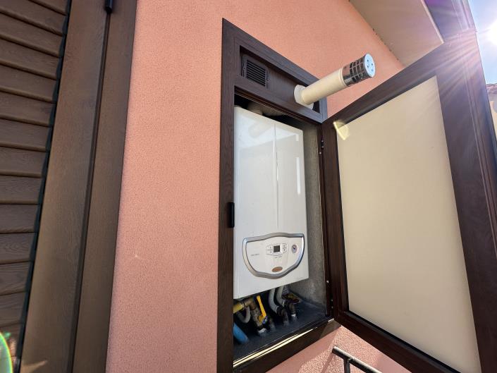 Image No.27-2 Bed Townhouse for sale